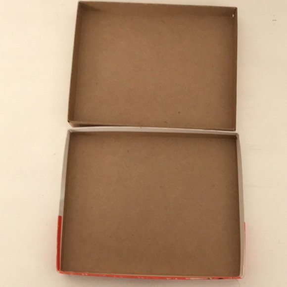 VINTAGE Boxed Retirement Crying Towel - Picture 15 of 16